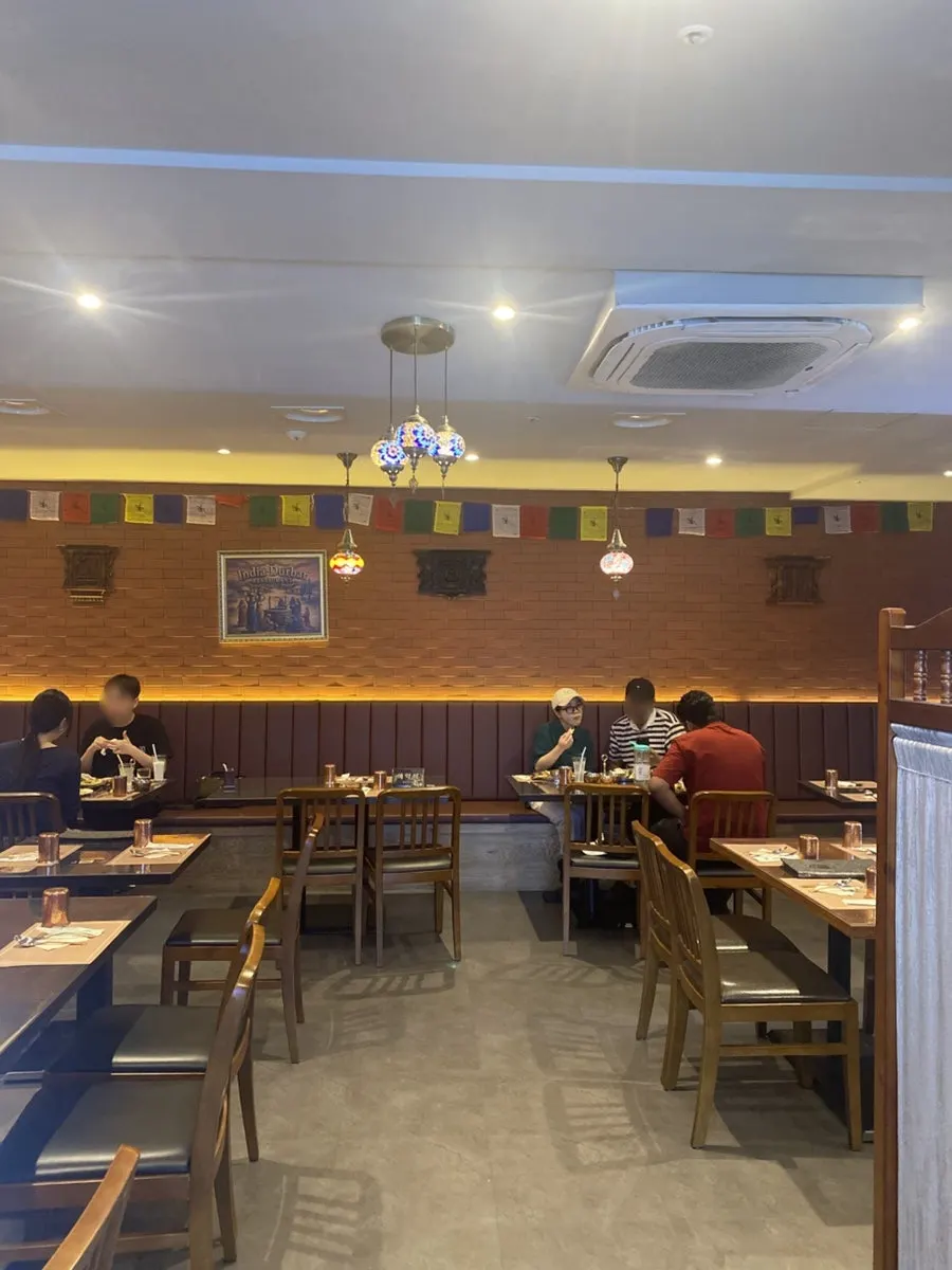 Local atmosphere of the Indian restaurant