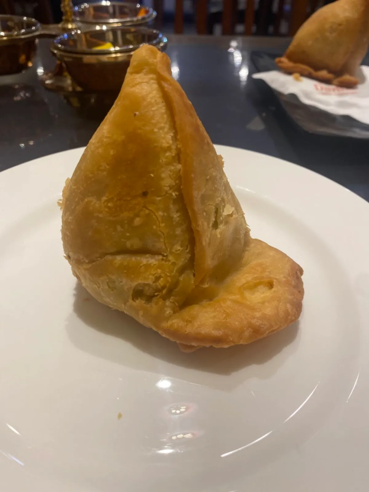Single-person set with curry, naan, and tandoori chicken