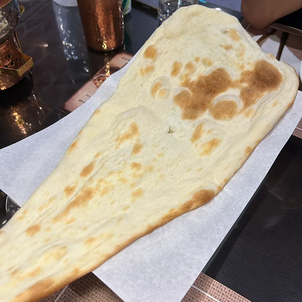 바삭하게 구운 인도식 난