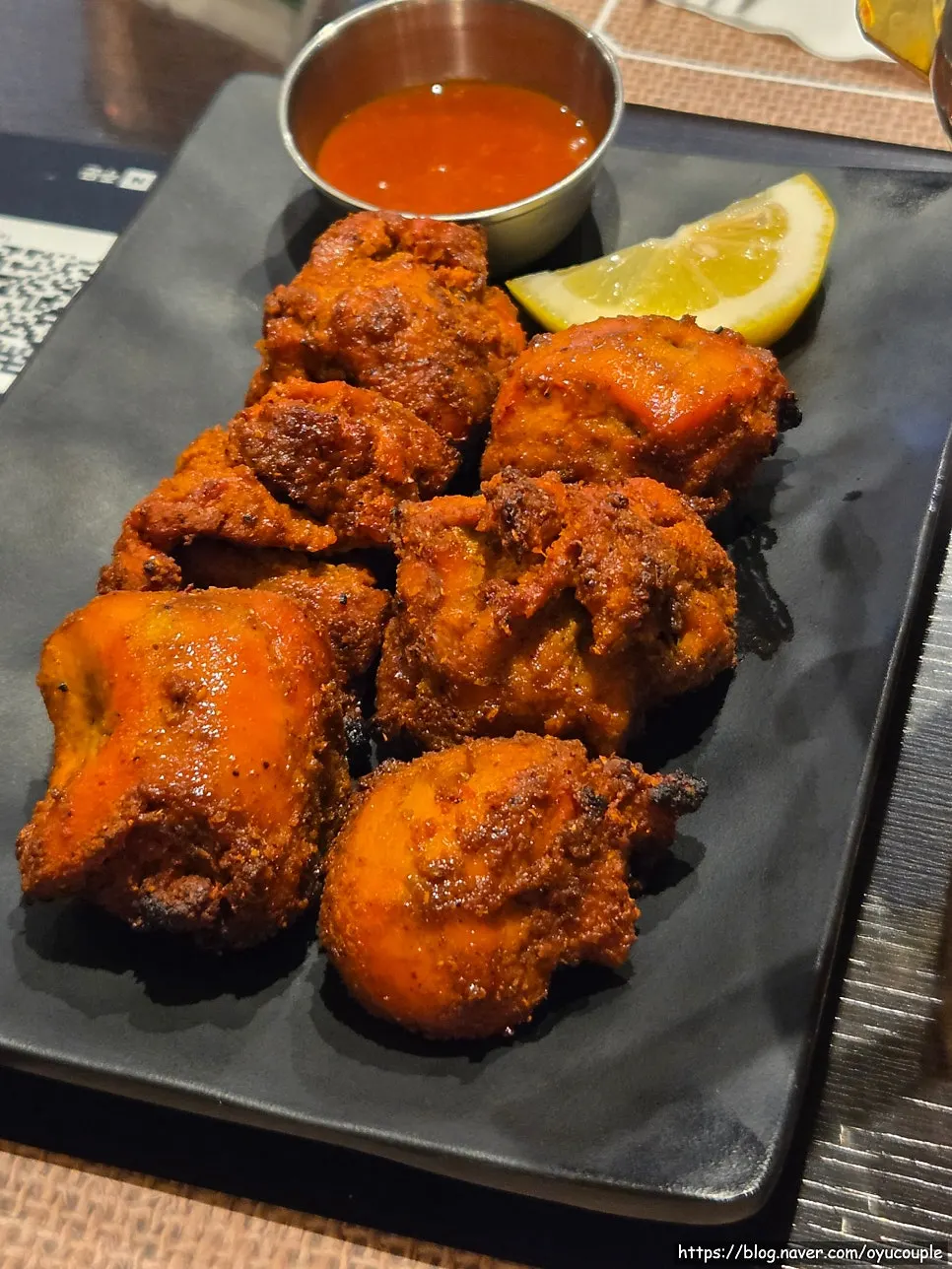 Plate of boneless tandoori chicken