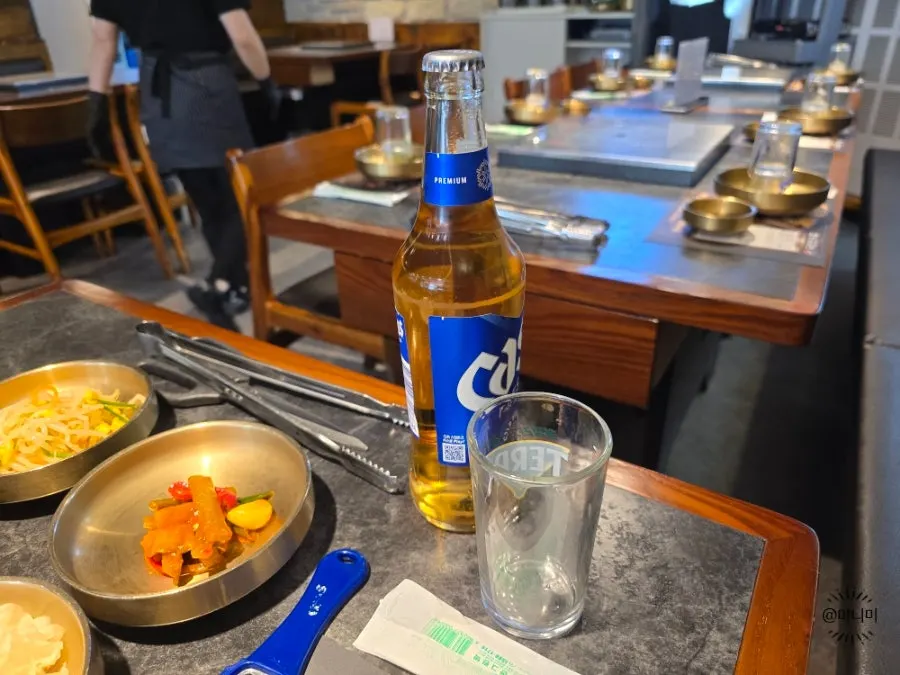 한우 육회와 함께 주문한 맥주
