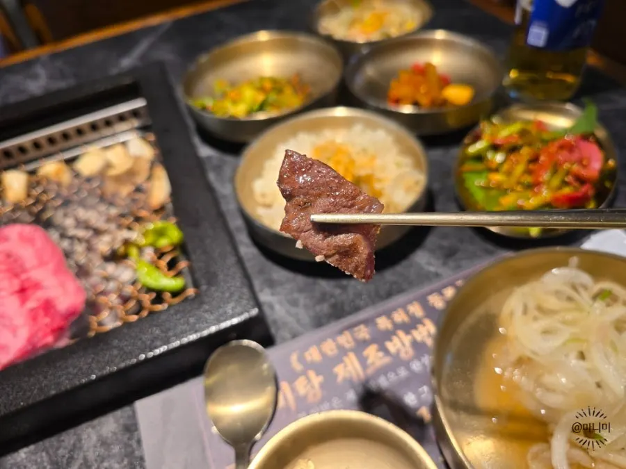 화로에 구워지는 투뿔 한우 갈비살