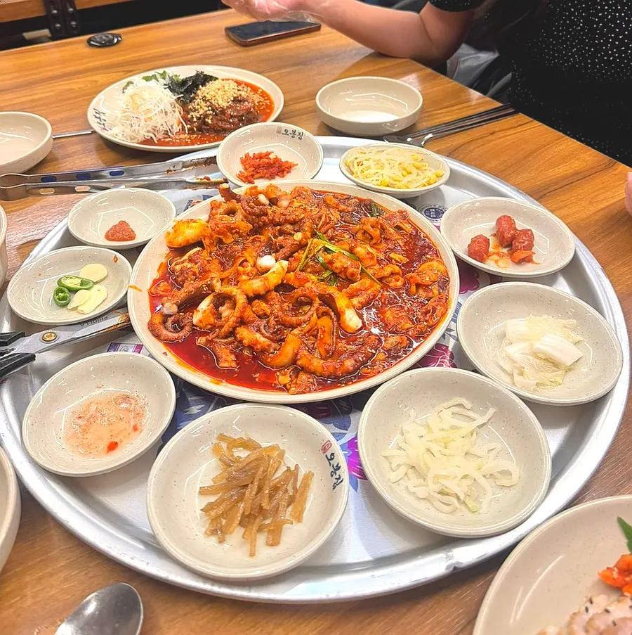 보쌈김치와 무말랭이를 올린 보쌈