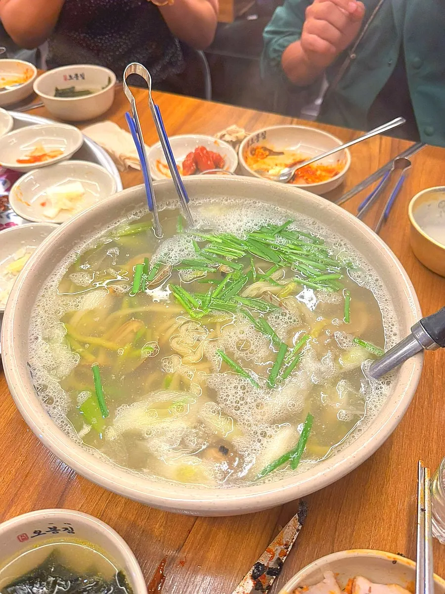 마무리로 주문한 바지락 칼국수