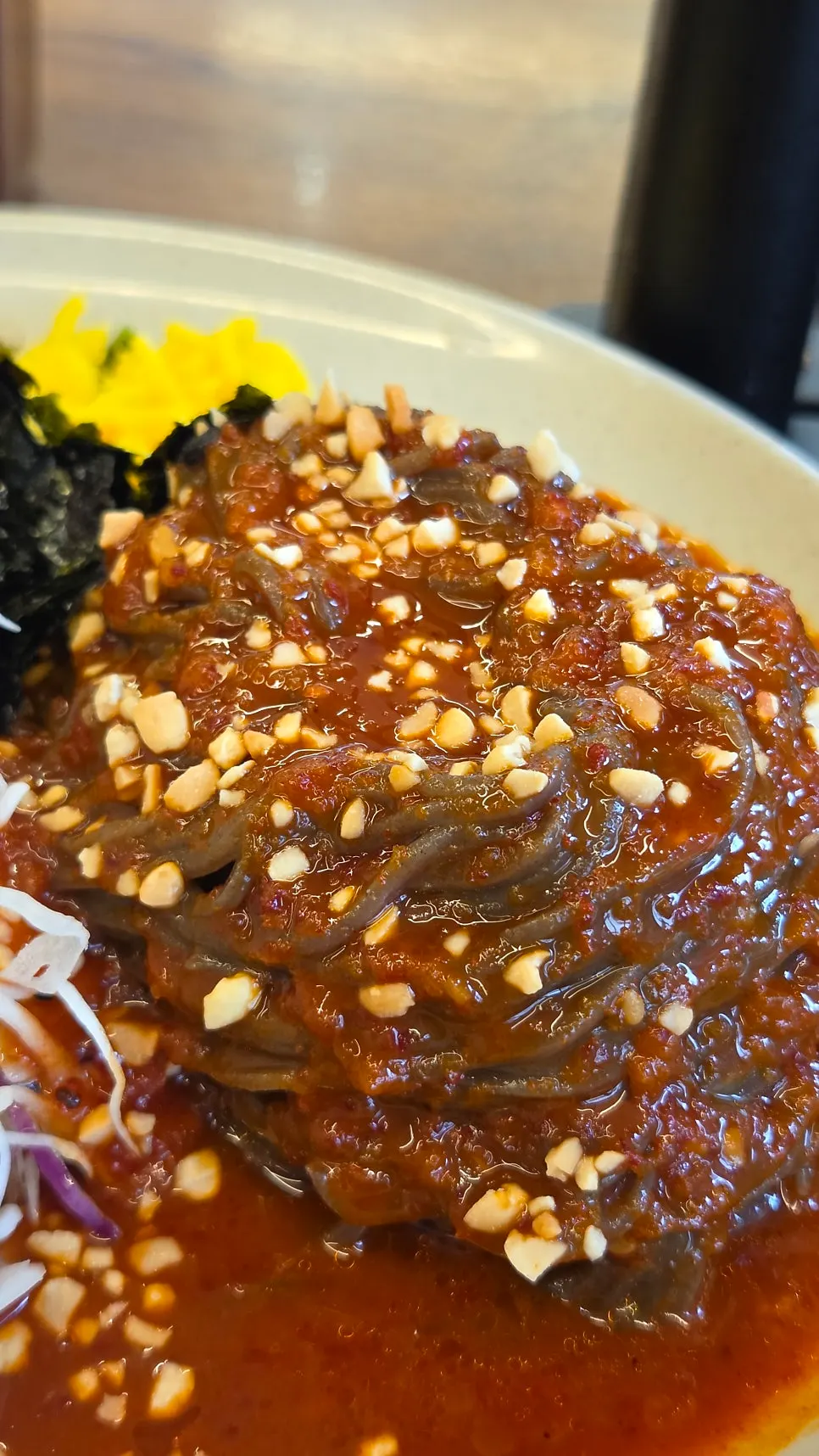 막국수 면발 클로즈업