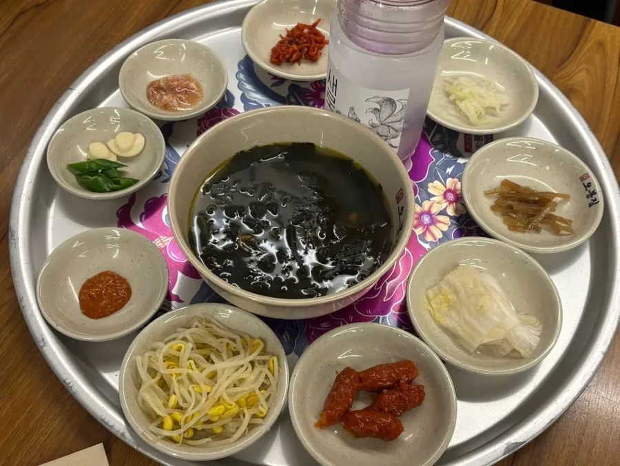 Obongjip side dishes served on an obong tray