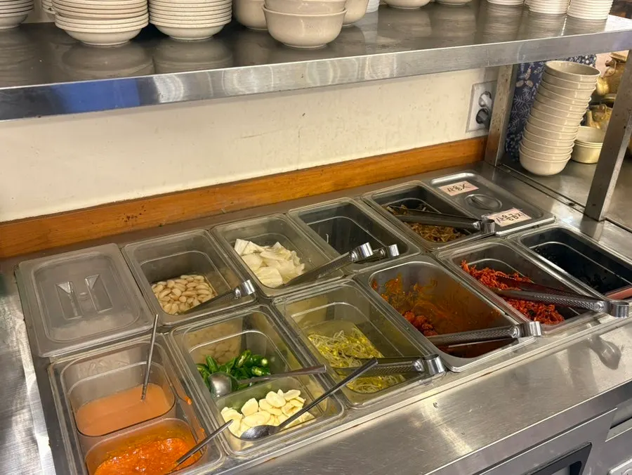 Self-serve side dish bar at Obongjip Samseong Branch