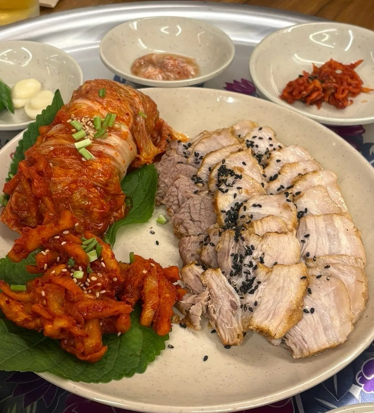 Small-size bossam pork with bossam kimchi at Obongjip