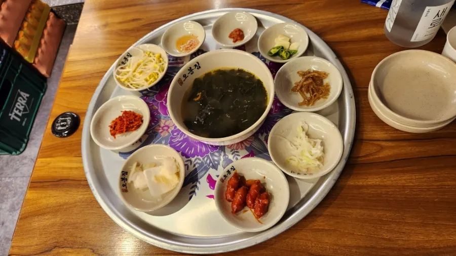 Varied side dishes on a round tray