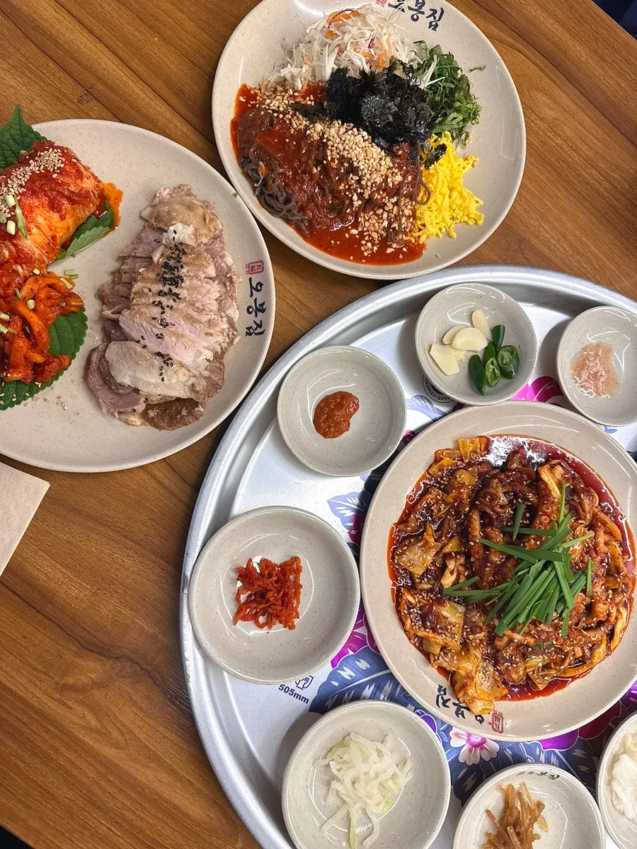Seaweed soup and white kimchi side dishes