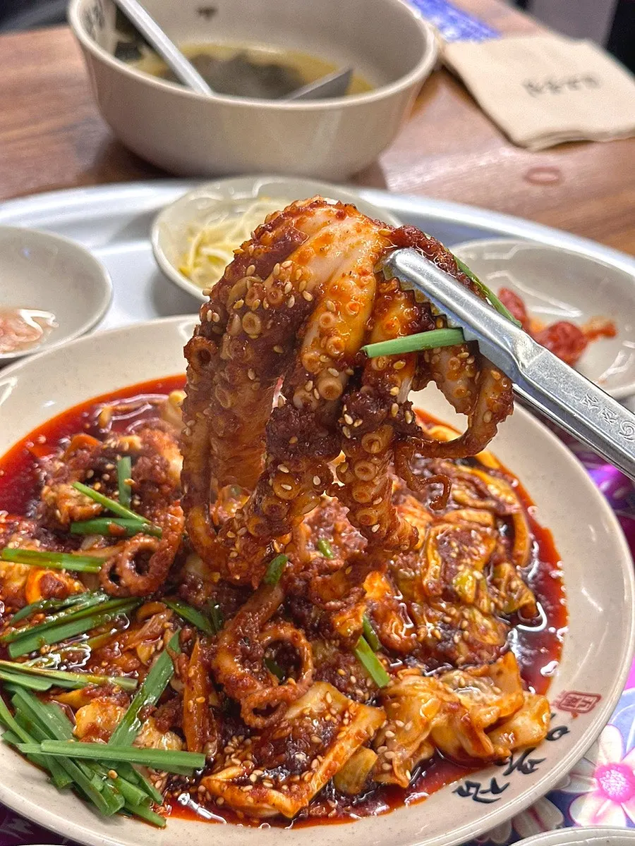 Fire-grilled octopus stir-fry rich with smoky aroma