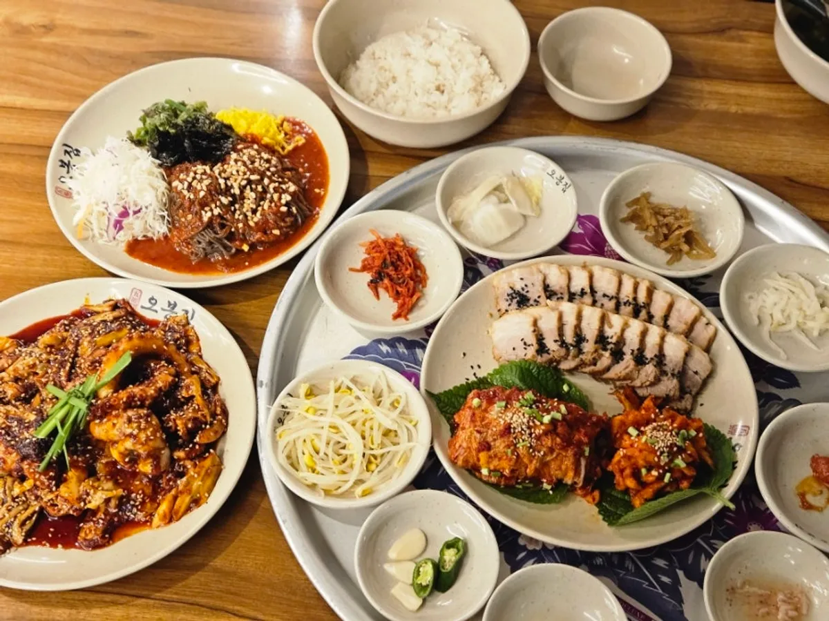 Self-serve bar with banchan and seaweed flakes
