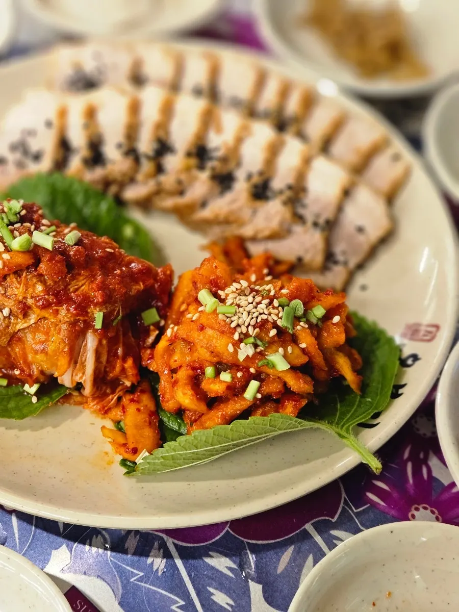 Bossam served with vegetable accompaniments