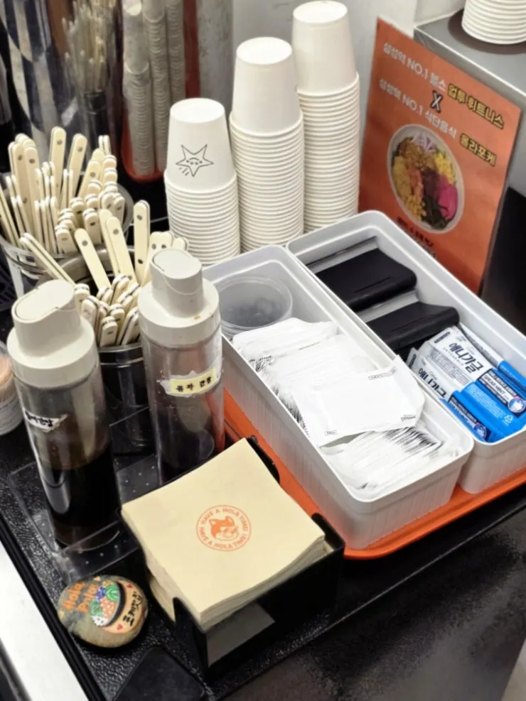 Self-service bar at Ola Poke Samseong Branch