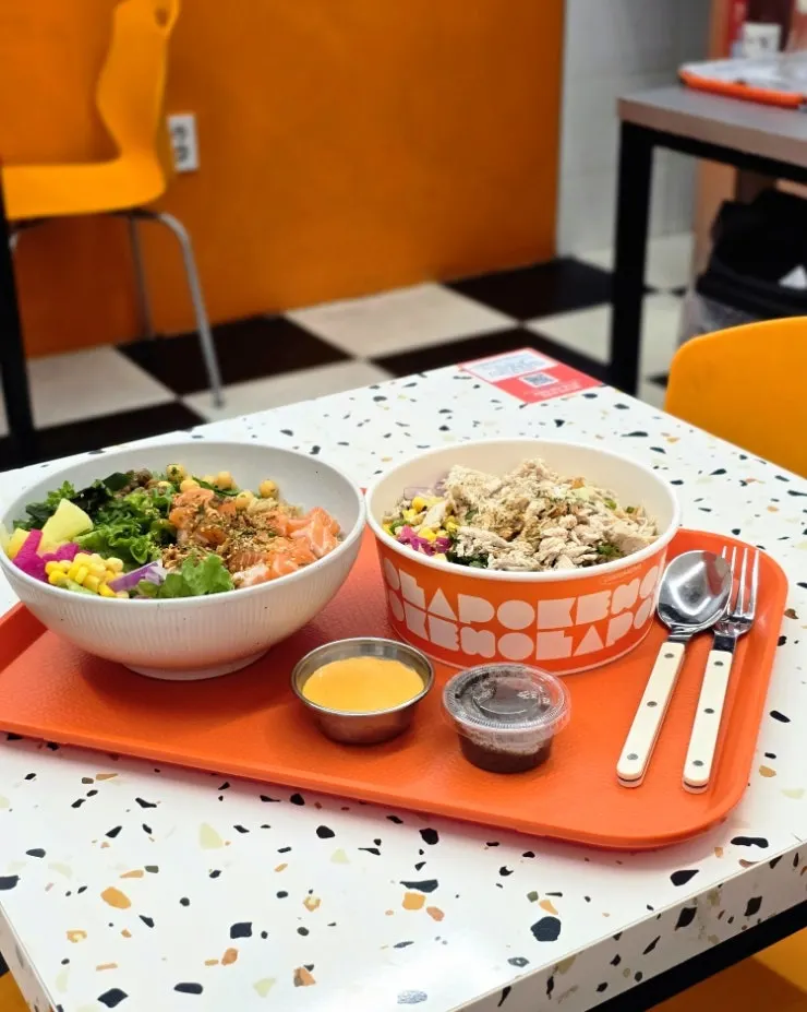 Fresh salmon poke and its toppings