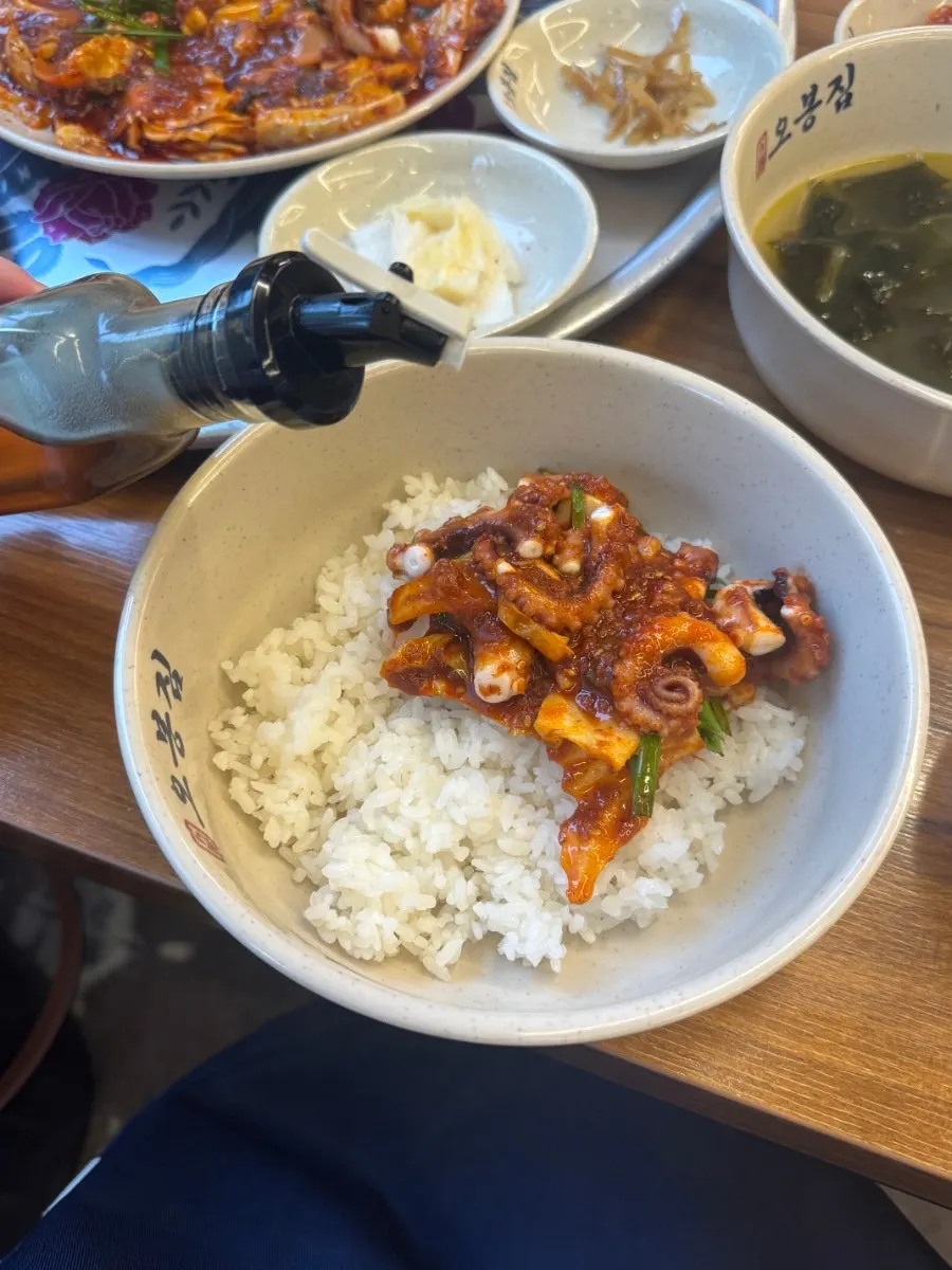낙지볶음에 밥을 비빈 비빔밥
