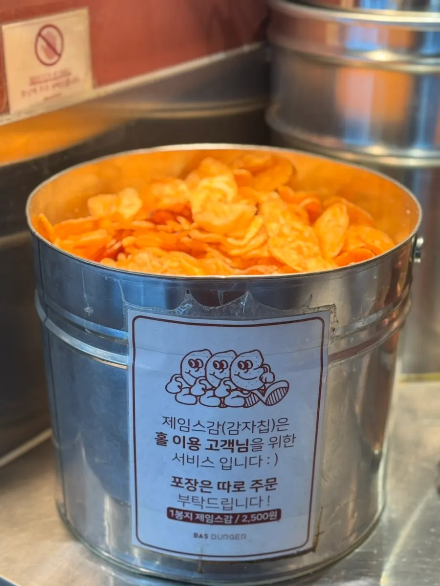 James potato-chip self-service bar at Bas Burger
