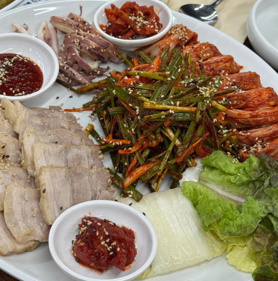 간장에 찍어 먹는 동태 살