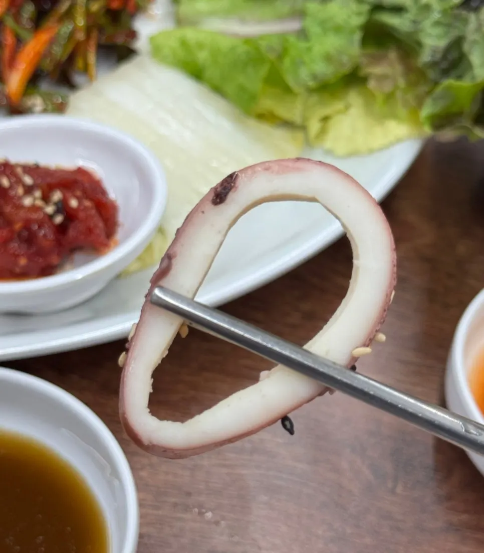 돌돌말이김치 보쌈 부추 삼합