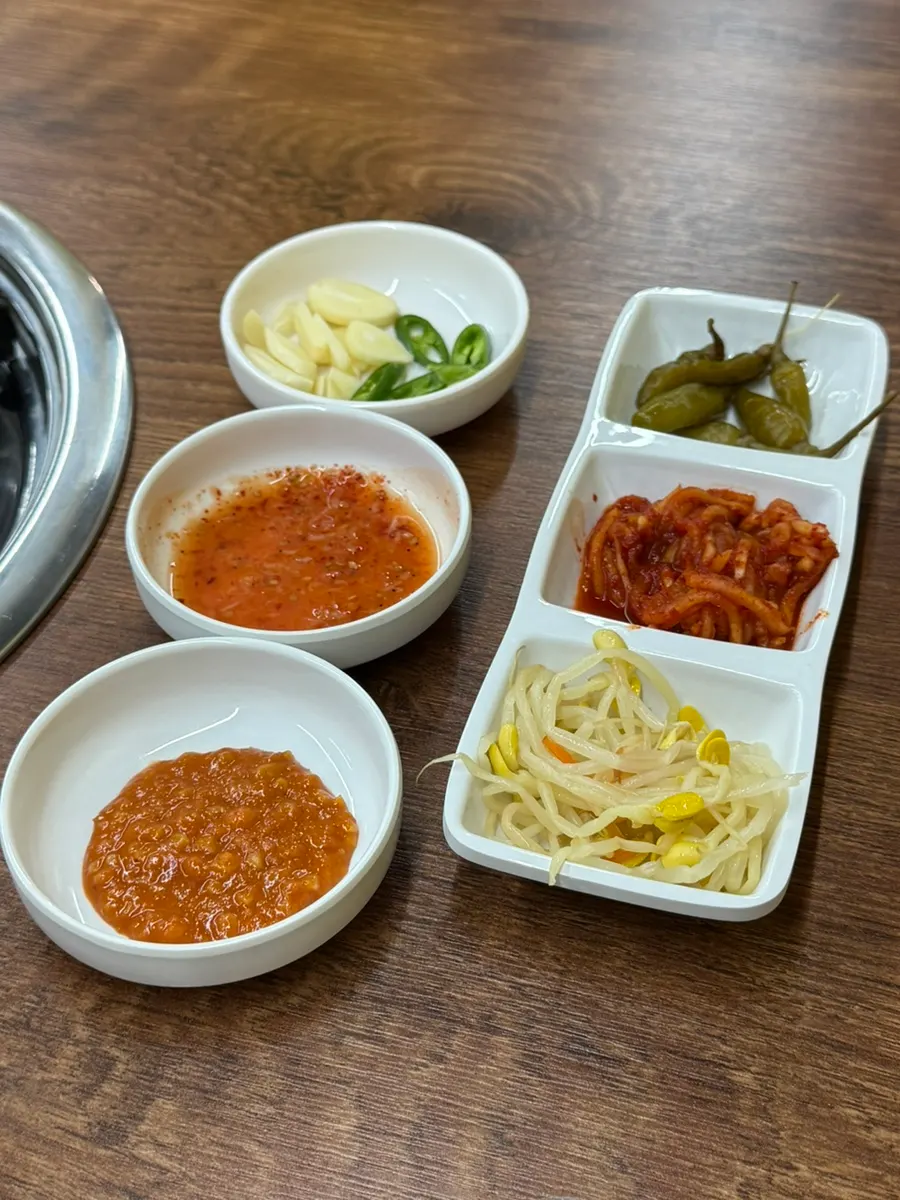 양은이네 삼성역점 기본 밑반찬 상차림