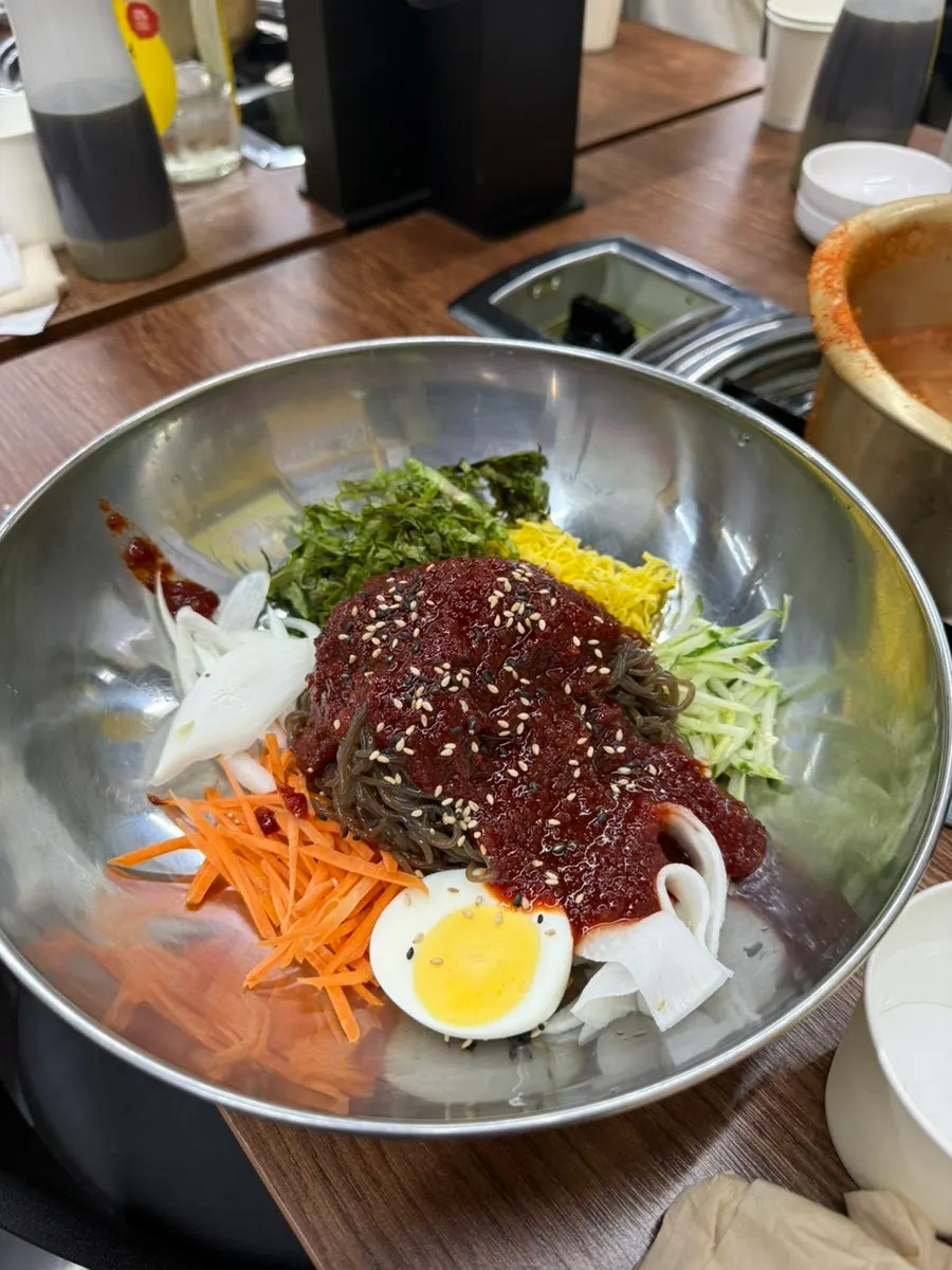 세트에 포함된 비빔냉면