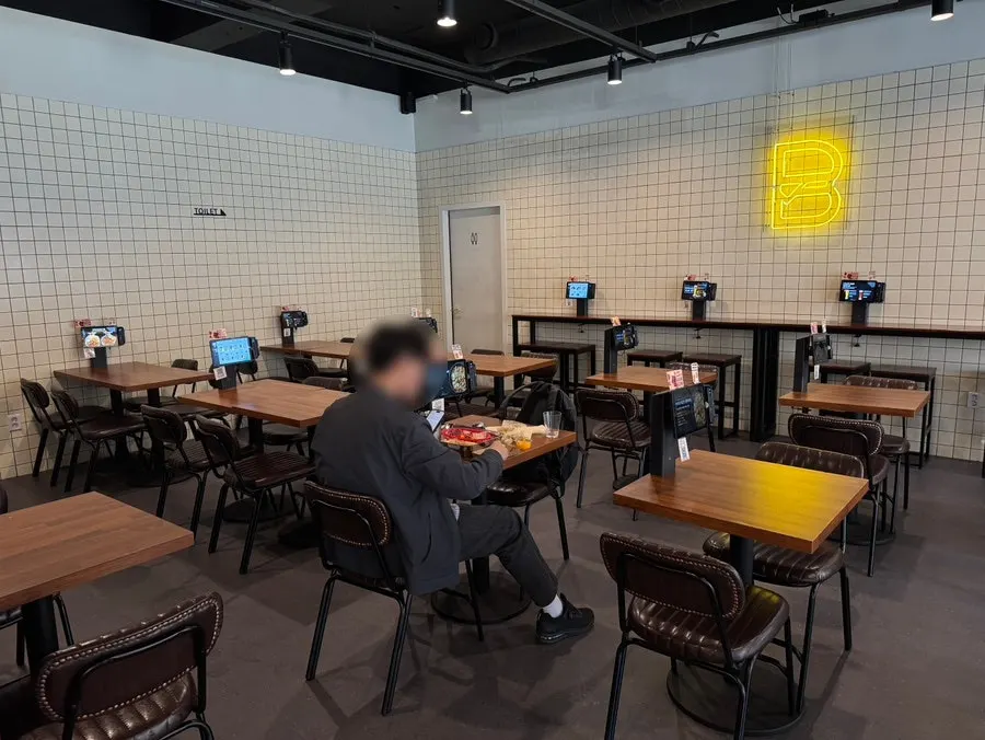 바스버거 삼성역점 매장 전경
