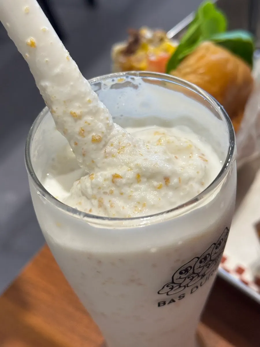 수제버거와 시리얼 쉐이크