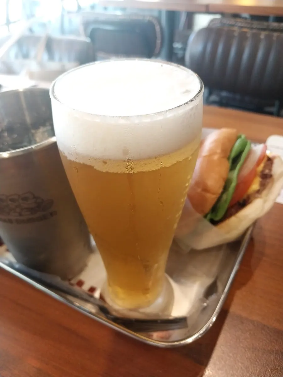 바스버거와 함께 마신 수제 바스라거