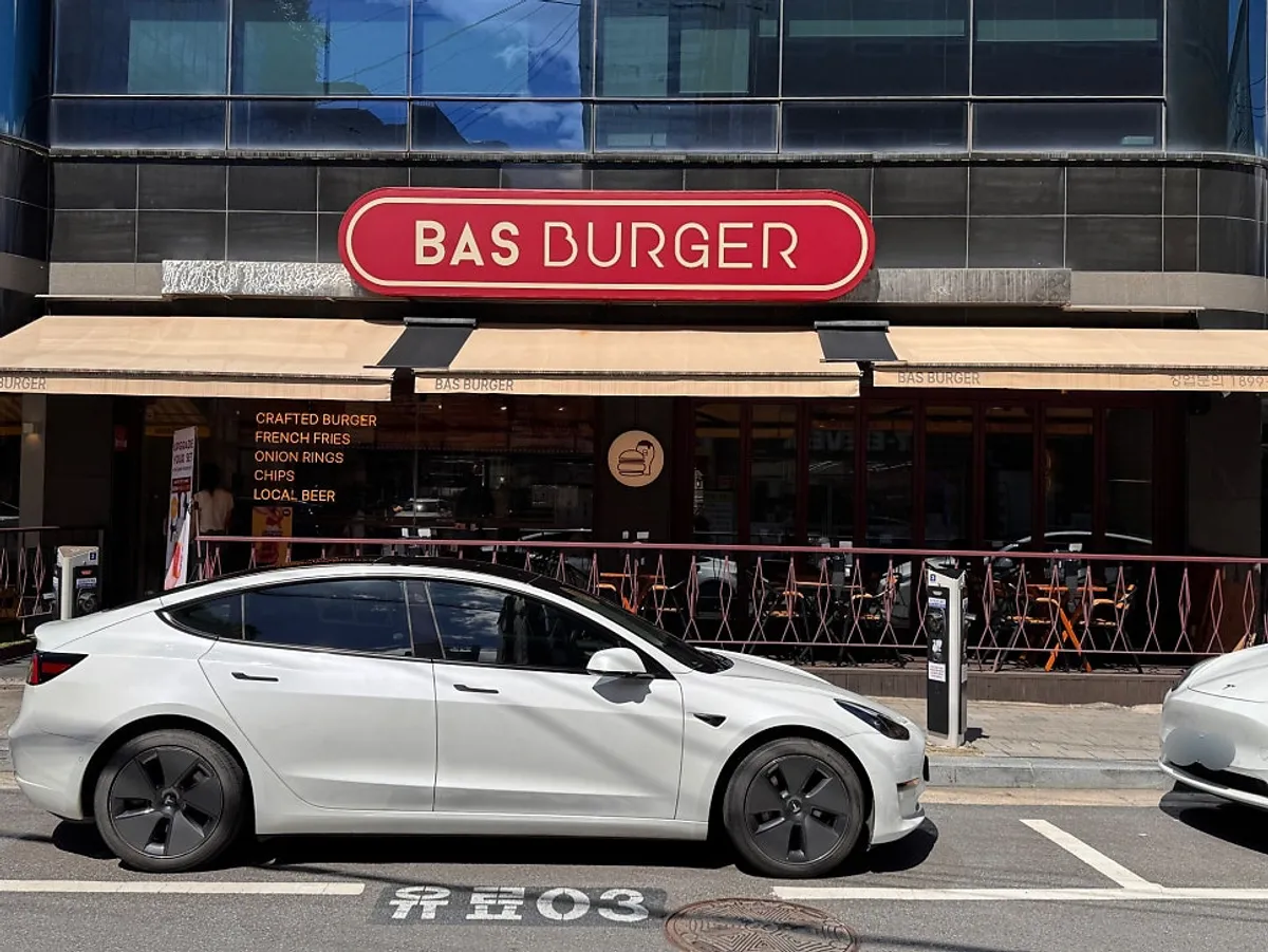 Bas Burger exterior with a red sign and terrace