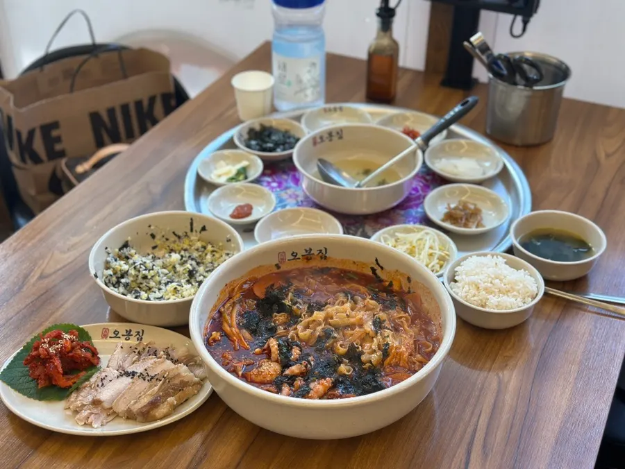 Kalnakji spread at Obongjip Samseong Branch, the signature photo