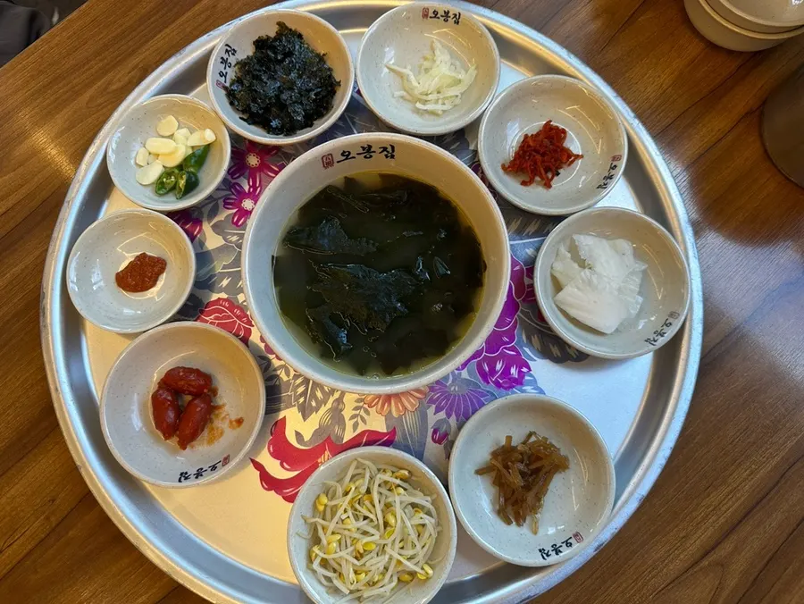 Free cold plum tea served to guests