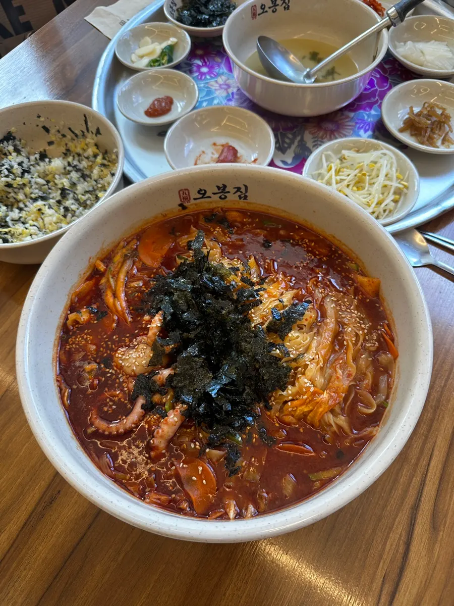Close-up of kalnakji showing the chewy knife-cut noodles