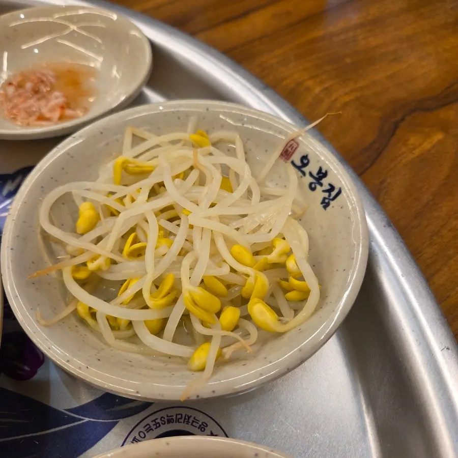 셀프코너에서 채울 수 있는 반찬