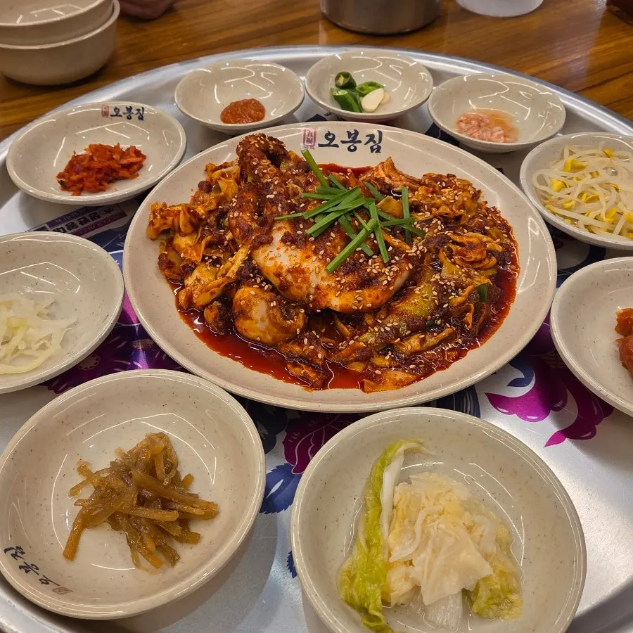 낙지볶음과 보쌈을 함께 먹은 조합