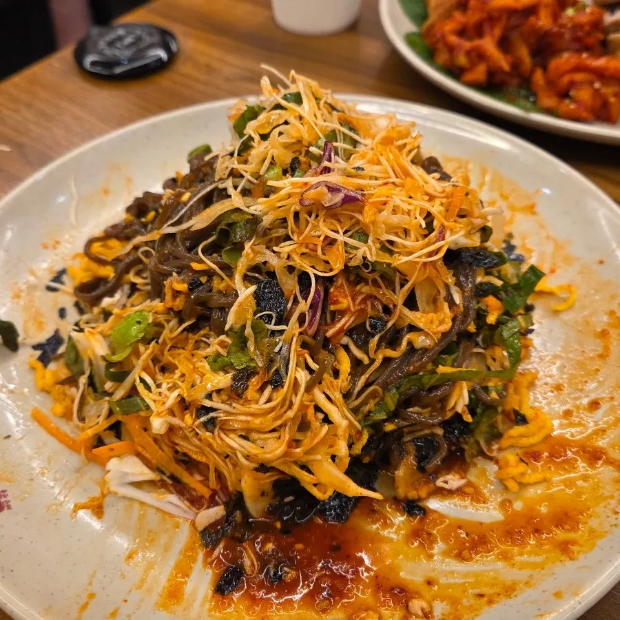 야채가 많이 들어간 막국수