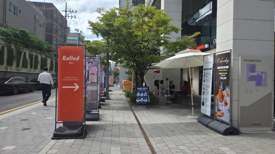 Exterior of Ola Poke Samseong Branch near Samseong Station