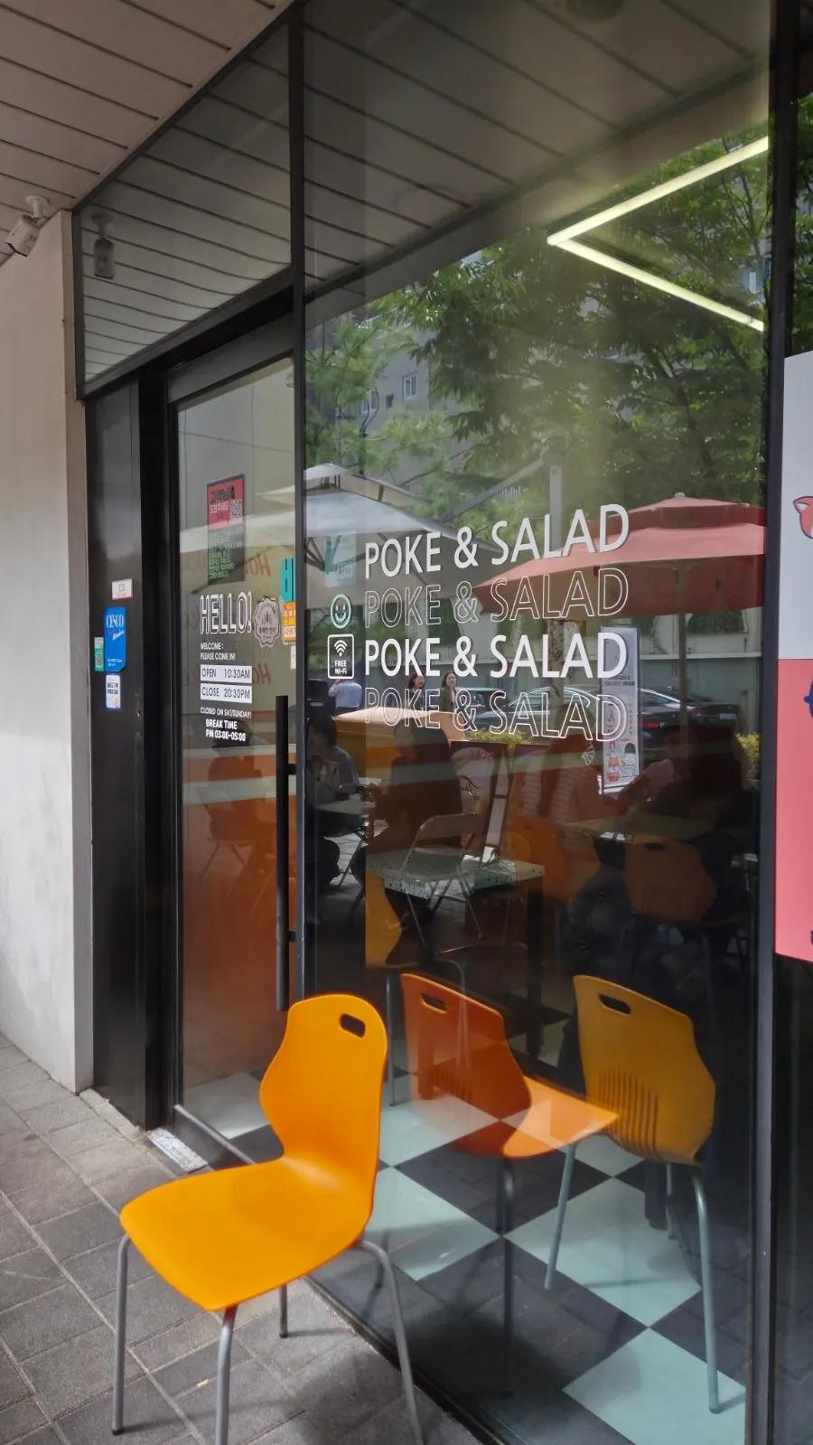 Entrance of Ola Poke Samseong Branch, fully booked at lunchtime