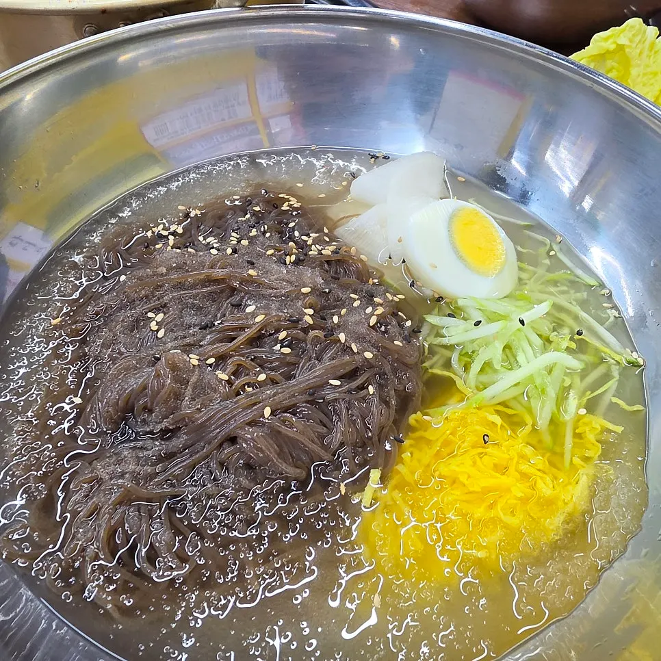 후식으로 나온 냉면