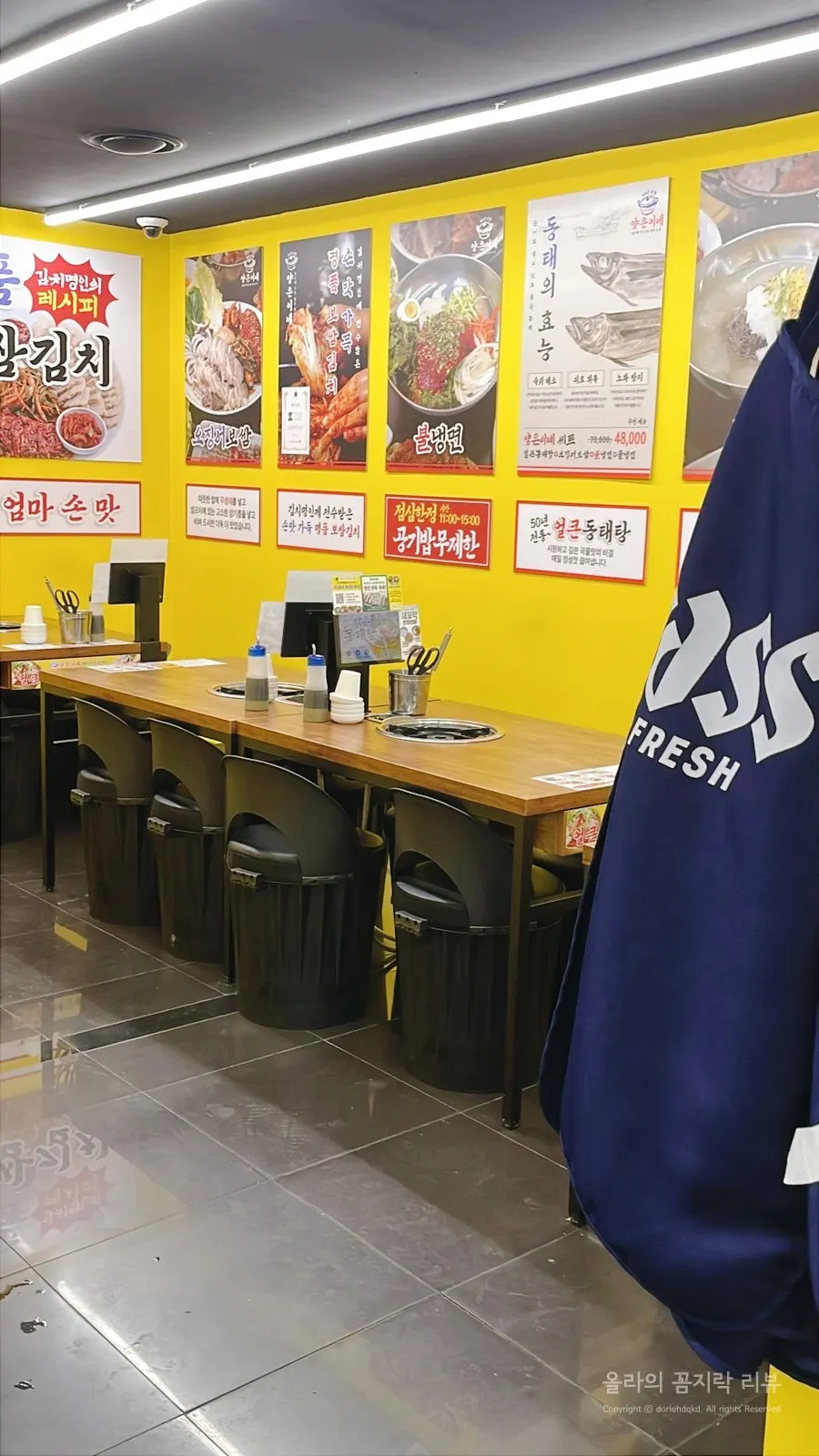 Spacious high-ceilinged interior of Yangeunine Samseong Station Branch
