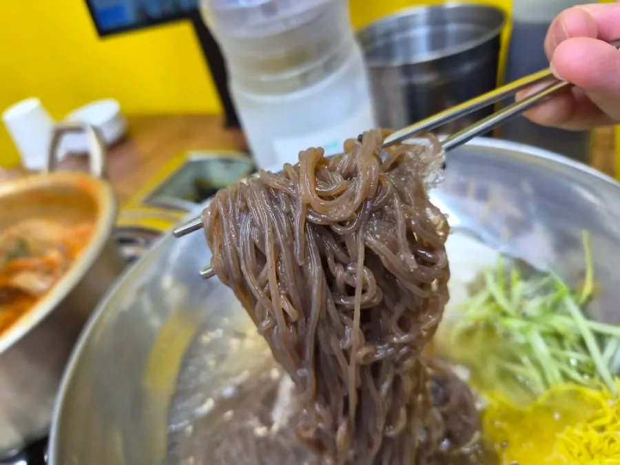 오징어보쌈 접시 클로즈업