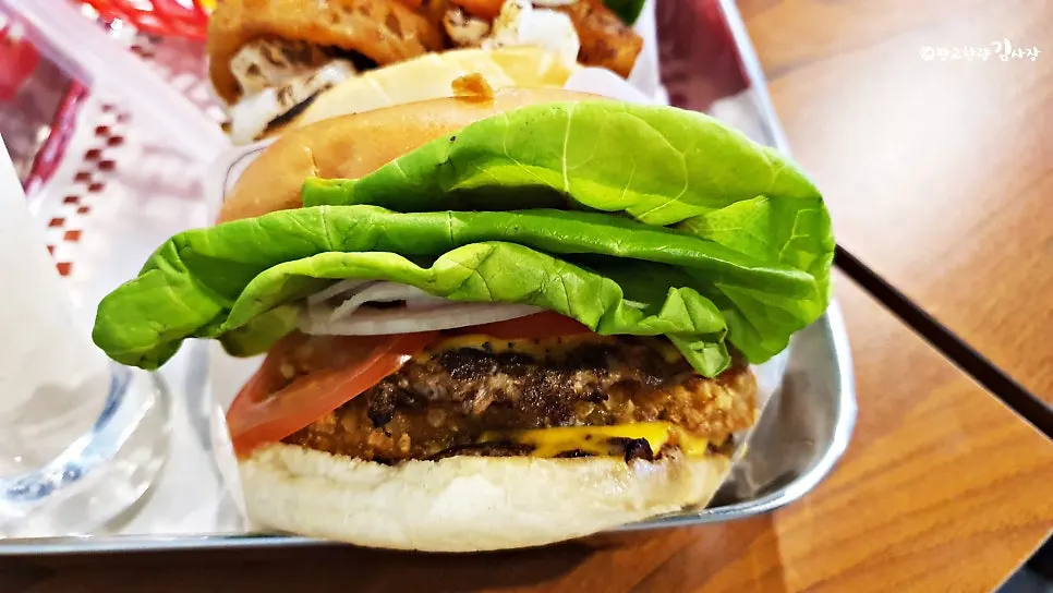 Wasabi Mayo Shrimp Burger with abundant vegetables