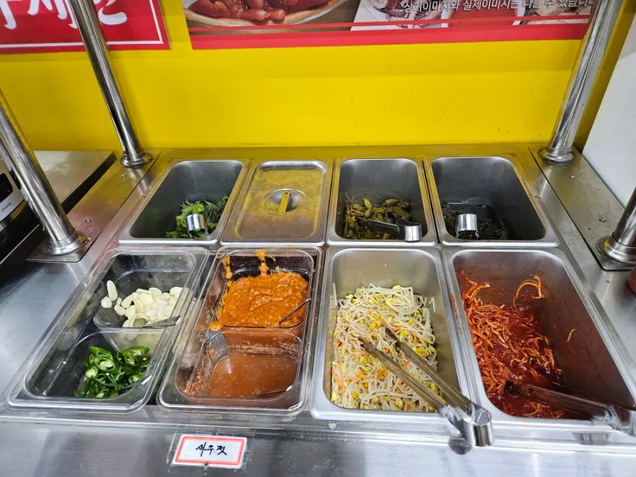 보쌈과 동태탕이 있는 양은이네 메뉴판