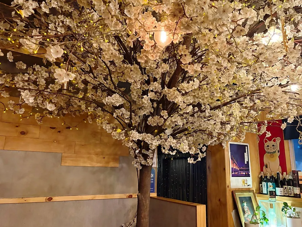 Izakaya space with Japanese-style lamps