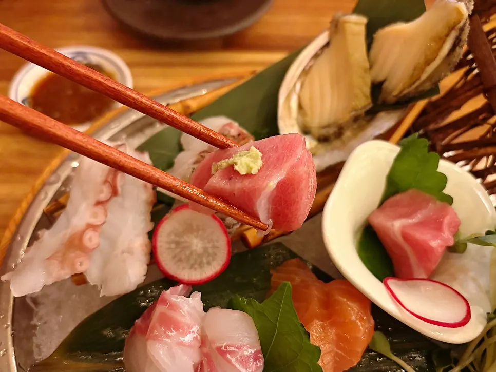 A plate of seasonal sashimi with an aged texture