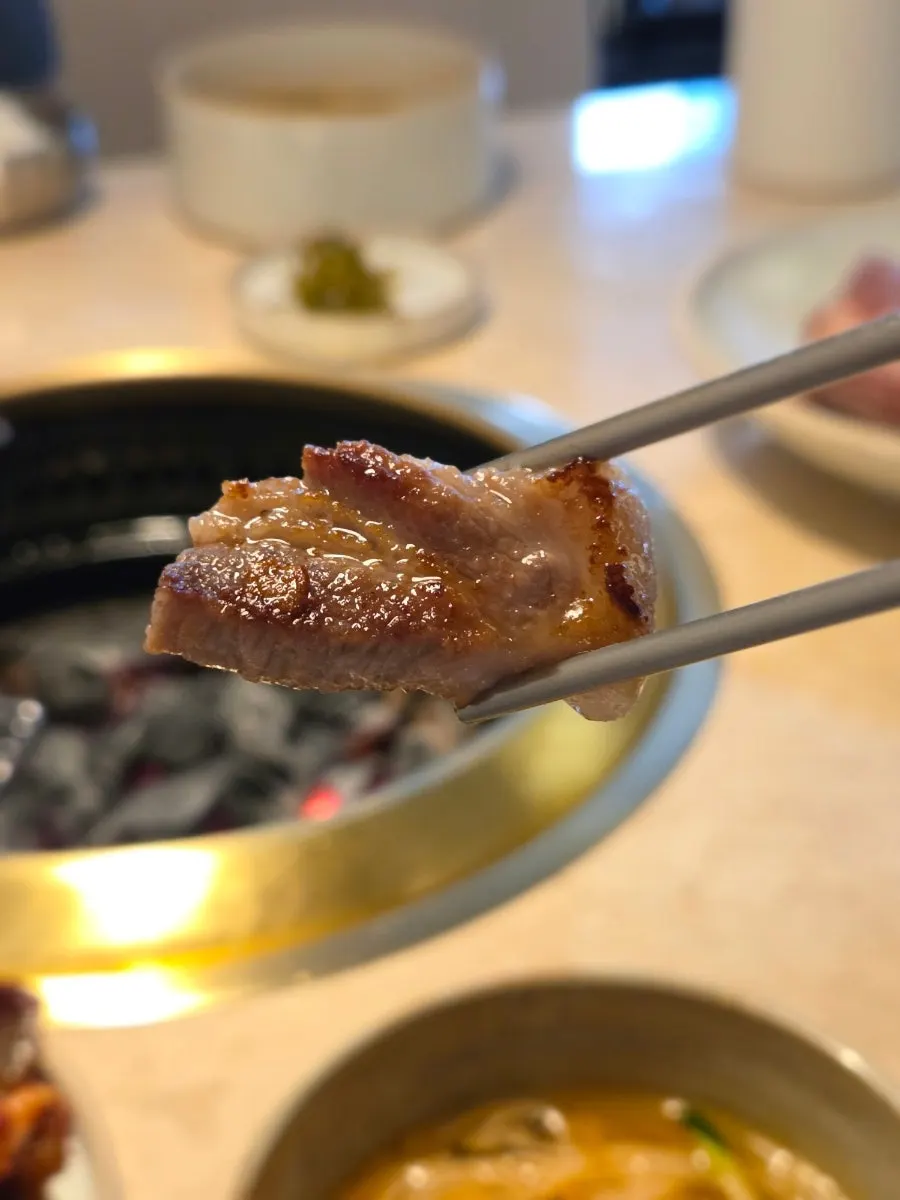 부드러운 한돈 꽃살 한 점