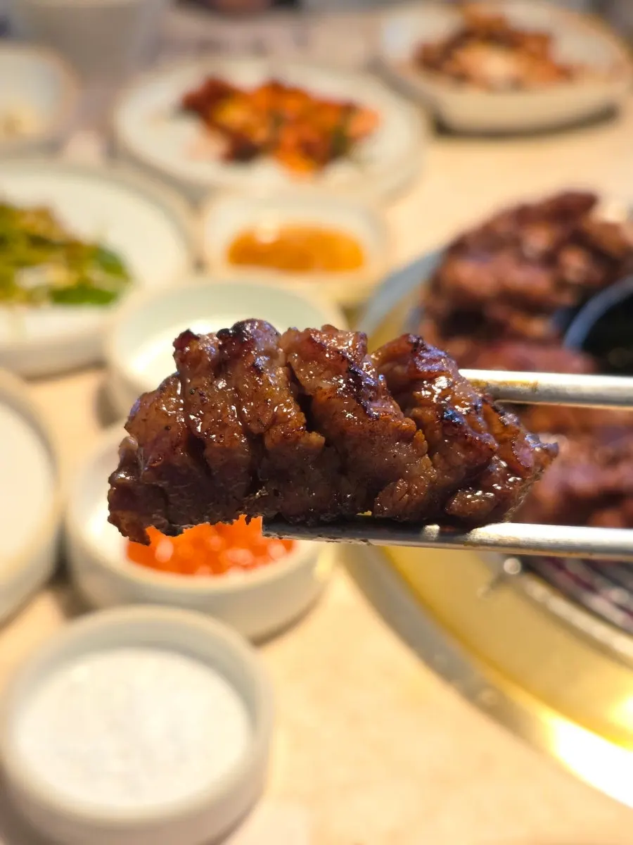 밥과 곁들인 양념갈비