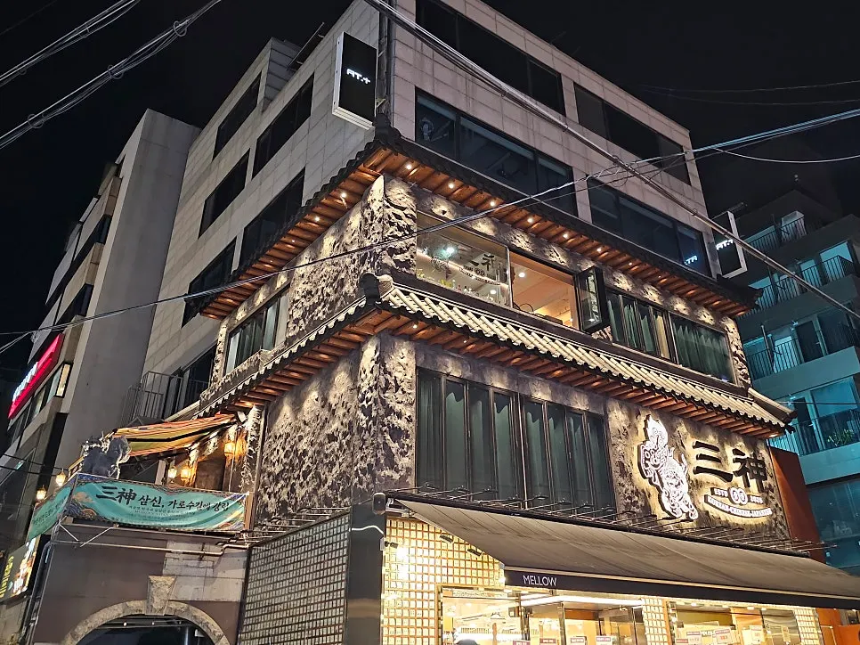Exterior of the building housing Samsin Garosu-gil, toward Sinsa Station Exit 8