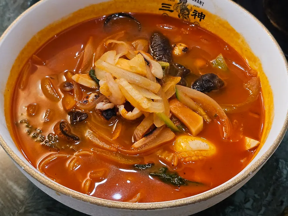 A bowl of East Coast seafood jjamppong at Samsin Garosu-gil