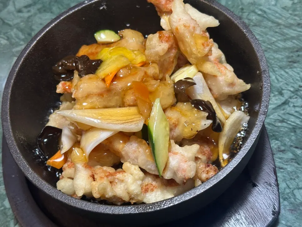 삼신 가로수길점 동파육과 미나리 조합