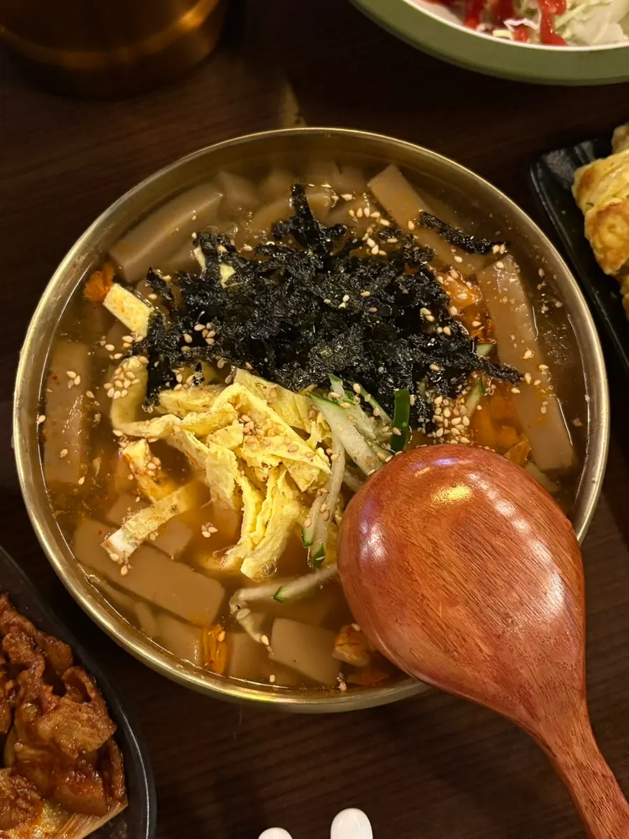 밥 위에 올린 직화제육